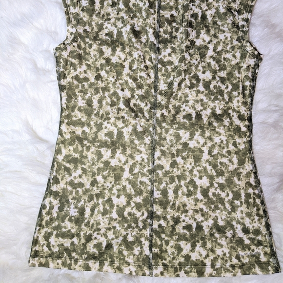 NWT North Face V Neck T-Shirt - Picture 6 of 11